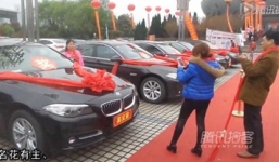 Đại gia gây sốc thưởng 17 xe sang BMW tiền tỉ cho nhân viên